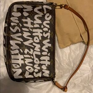 Louis Vuitton Graffiti Pochette